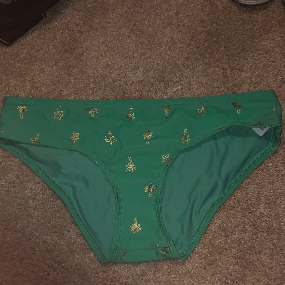 Swim bottoms size M